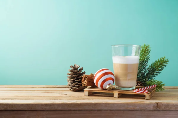 Caffettiera Macchiato Caldo Latte Sul Tavolo Legno Idea Menu Natale — Foto Stock