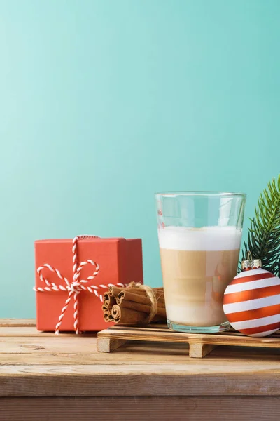 Caffettiera Macchiato Caldo Latte Sul Tavolo Legno Idea Menu Natale — Foto Stock