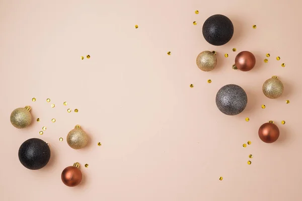 Kerst Vakantie Achtergrond Met Bauble Versieringen Ornamenten Bovenaanzicht Van Bovenaf — Stockfoto