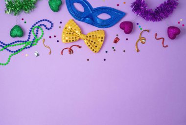 Karnaval veya karnaval maskesi, mardi gras arka plan booth sahne fotoğraf ve sakallar. Üstten üstten görünüm