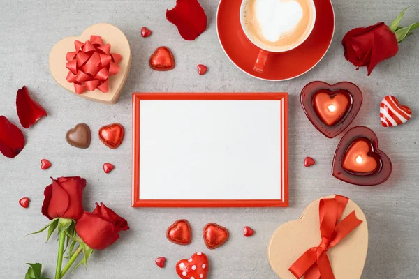 Valentinstag Hintergrund Mit Fotorahmen Kaffeetasse Herzförmigen Pralinen Kerzen Und Geschenkboxen — Stockfoto
