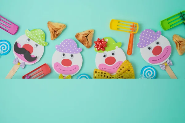 Zsidó Ünnep Purim Háttér Aranyos Papír Bohócok Karakterek Hamantaschen Cookie — Stock Fotó
