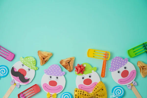 Jewish Holiday Purim Background Cute Paper Clowns Characters Hamantaschen Cookies — Stock Photo, Image