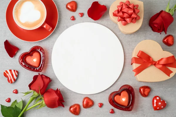 Alla Hjärtans Dag Bakgrund Med Kaffekoppen Hjärta Form Choklad Ljus — Stockfoto