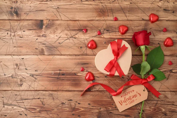 Valentin Nap Koncepció Rózsa Virág Ajándék Doboz Szív Alakú Csokoládé — Stock Fotó