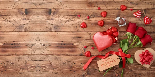 Sevgililer Günü Afiş Gül Çiçek Kalp Şekli Çikolatalar Tahta Arka — Stok fotoğraf