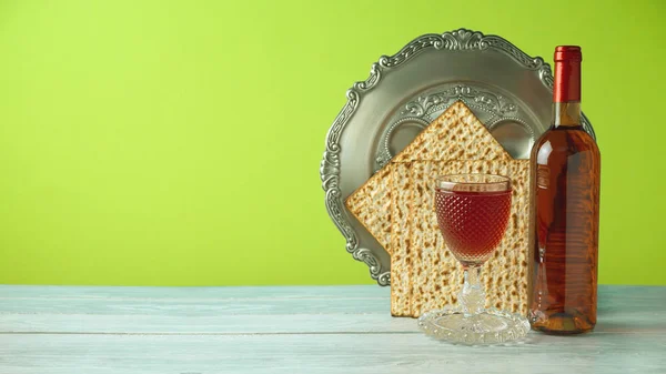 Jüdisches Feiertags Passahfest Konzept Mit Wein Matzo Und Sederteller Auf — Stockfoto