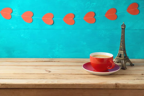 Valentine Day Concept Coffee Cup Eiffel Tower Wooden Table Heart — Stock Photo, Image