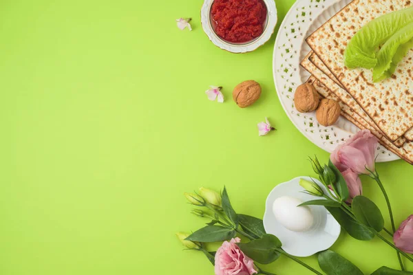 Zsidó Ünnep Húsvét Háttér Matzo Seder Lemez Tavaszi Virágok Szemközti — Stock Fotó