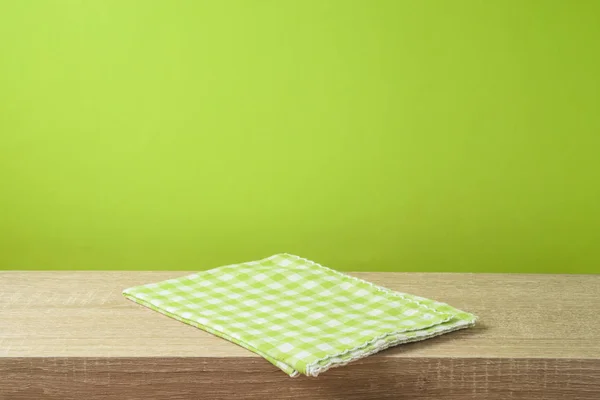 Leerer Holztisch Mit Tischdecke Über Grünem Wandhintergrund Kann Für Imbissbuden — Stockfoto
