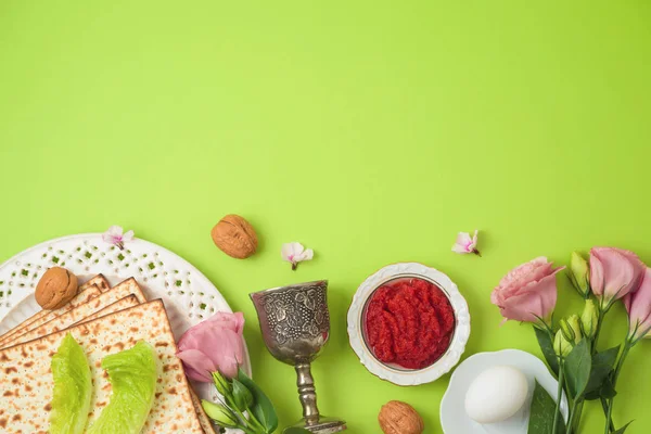 유태인 그리츠 배경과 Seder 격판덮개와 위에서 있습니다 — 스톡 사진