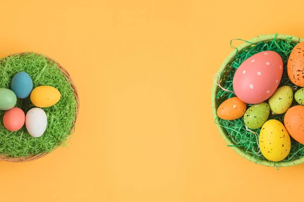 Pasqua Sfondo Vacanza Con Uova Pasqua Decorazioni Cesto Vista Dall — Foto Stock