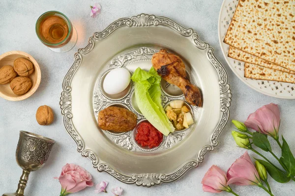 Fiesta judía Fondo de Pascua con matzo, plato de seder y s —  Fotos de Stock