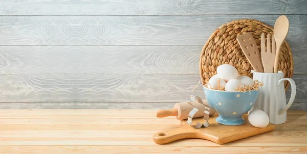 Easter baking background with eggs and kitchen utensils on woode — Stock Photo, Image