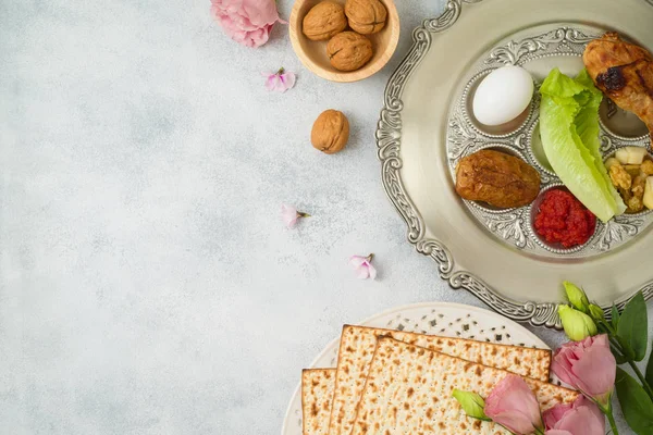 Fiesta judía Fondo de Pascua con matzo, plato de seder y s — Foto de Stock
