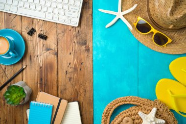 Plaj aksesuarları ve offic ile yaz tatili tatil konsepti