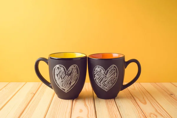 Chalkboard coffee mugs with heart shape on wooden table. Friends — Stock Photo, Image