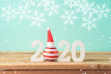 Ahşap masa üzerinde 2020 Yeni Yıl arka plan