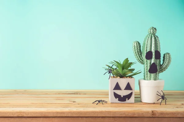 Halloween concepto creativo de vacaciones con gato de planta de cactus o lant — Foto de Stock