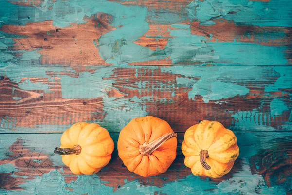 Happy Thanksgiving background with pumpkin over wooden board. — ストック写真