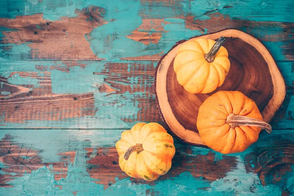 Happy Thanksgiving background with pumpkin over wooden board. — Stock Photo, Image