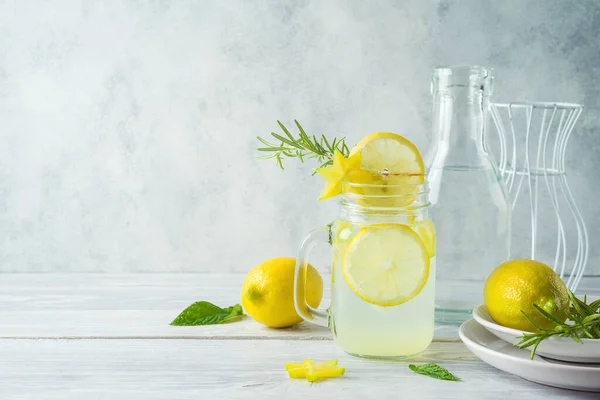 Zomer Limonade Drankje Houten Tafel — Stockfoto