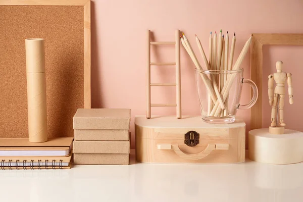 Home Office Concept Wooden Cardboard Supplies Powrót Tła Szkolnego — Zdjęcie stockowe