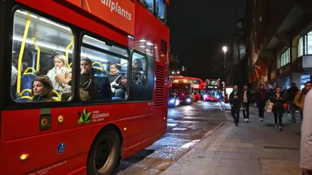 Лондон Февраля 2020 Переполненные Лондонские Автобусы Double Decker Пробке Strand — стоковое видео
