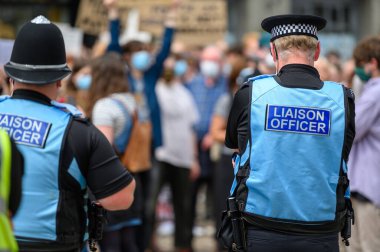 Richmond, Kuzey Yorkshire, İngiltere - 14 Haziran 2020: Siyahi Yaşamlar Konusunda Polis İrtibat Memurları Protestosu