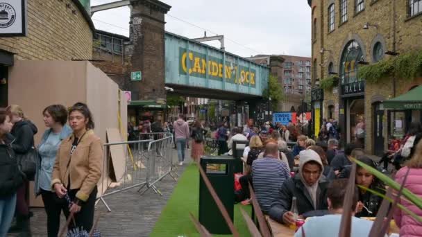 London September 2019 Fullsatt Scen Med Utomhusmiddagar Camden Market Med — Stockvideo