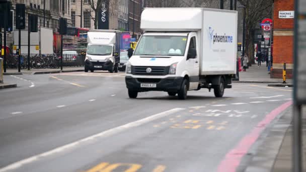 Londen Maart 2020 Drukke Spitsuren Wachten Bij Verkeerslichten Londense Euston — Stockvideo