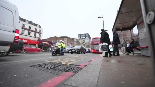 Londra Marzo 2020 Ampia Angolo Tiro Suolo Come Uomo Saluta — Video Stock