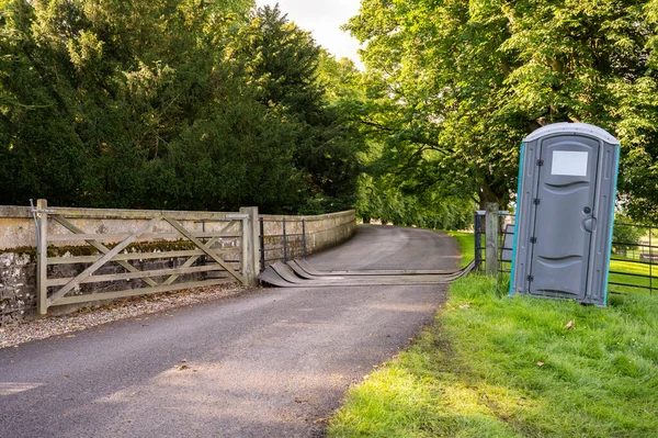 Plastic Portable Toilet Next Covered Cattle Grid Public Footpath Field — Stock Photo, Image