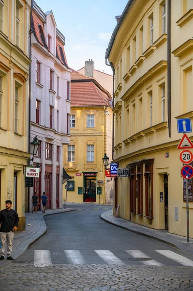 Прага Июля 2019 Года Тихая Улица Зеброй Пересечения Старом Районе — стоковое фото