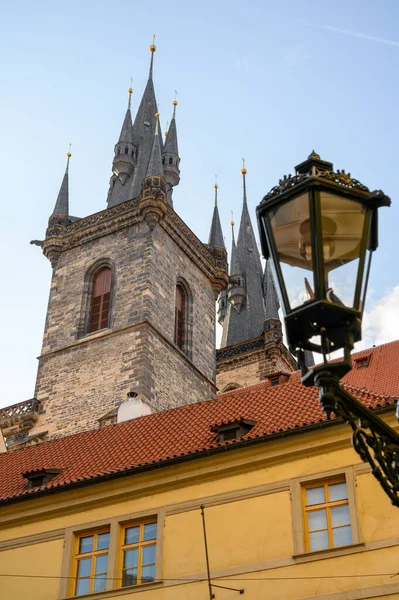 Spires Hustak Och Gammal Gatubelysning Prag Tjeckien — Stockfoto