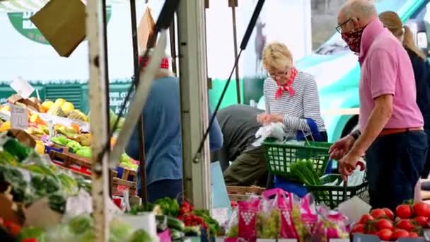 Richmond North Yorkshire August 2020 Elderly Couple Outdoor Fruit Veg — Stock Video