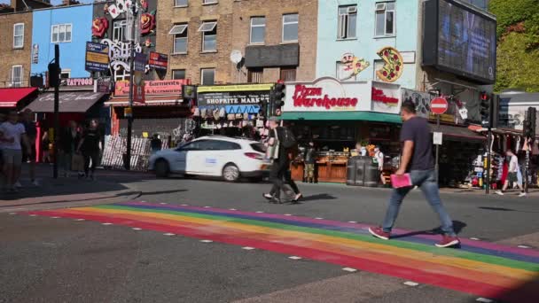 Eptember 2020 Camden High Caddesi Nde Gay Gurur Gökkuşağı Geçidi — Stok video