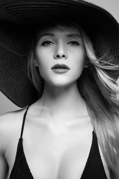 Hermosa Joven Con Sombrero Moda Verano Belleza Chica Rubia Modelo —  Fotos de Stock