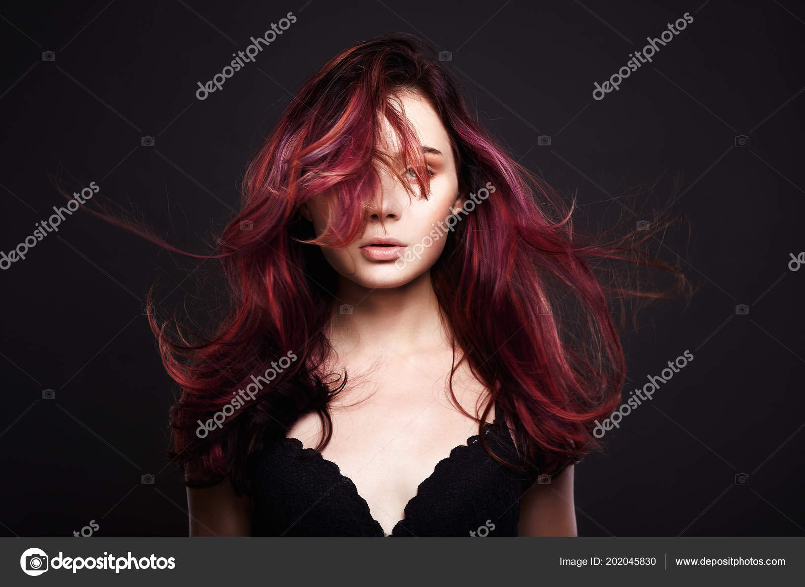 Hermosa Mujer Joven Con Pelo Largo Sano Color Pelo Moda