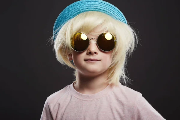 Enfant Drôle Avec Lunettes Chapeau Perruque Beau Gosse Drôle Petit — Photo