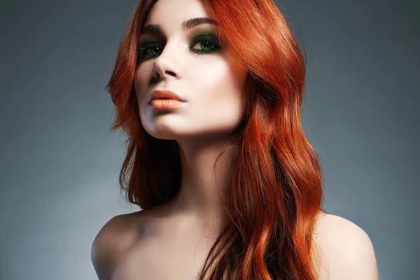 Ομορφιά Κορίτσι Πορτρέτο Υγιή Κόκκινα Μαλλιά Όμορφη Νεαρή Γυναίκα — Φωτογραφία Αρχείου