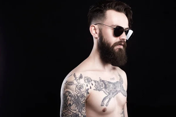 Handsome Bearded Man Sunglasses Naked Tattoed Young Male Body Brutal — Stock Photo, Image