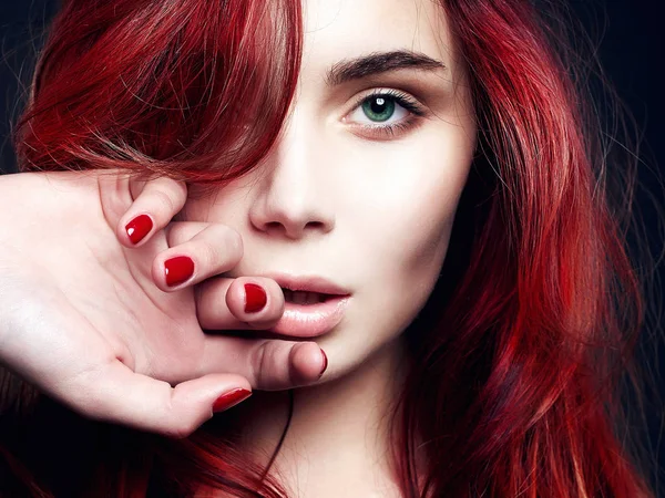 Belleza Chica Primer Plano Retrato Pelo Rojo Hermosa Mujer Joven —  Fotos de Stock