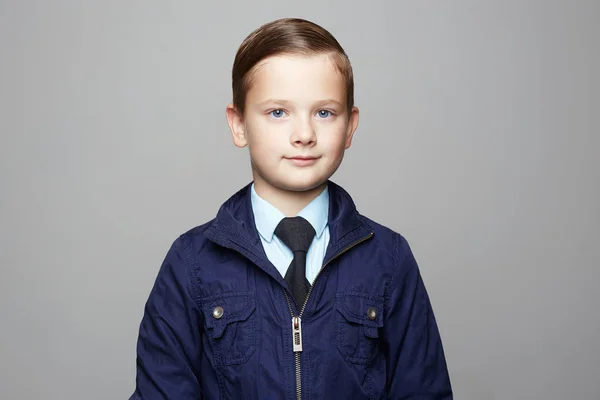 Fashionabla Lilla Pojke Passar Mode Barnporträtt Eleganta Kid Slips Business — Stockfoto