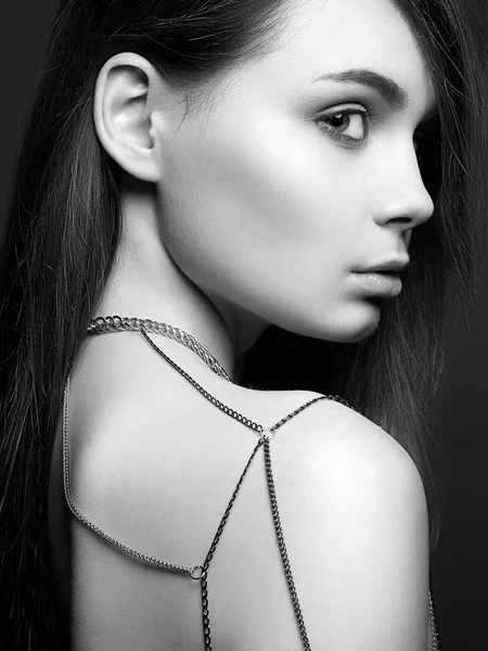 Pretty Girl Chain Necklace Shoulder Beautiful Sexy Young Woman Black — Stock Photo, Image