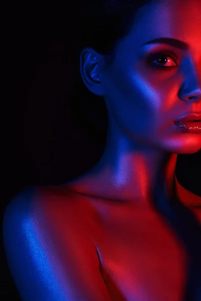 Mulher Sensual Retrato Colorido Menina Bonita Vermelho Azul Luzes Brilhantes — Fotografia de Stock