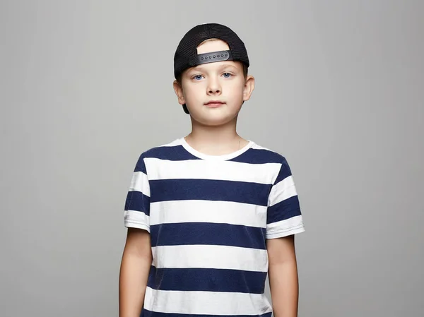 Küçük Çocuk Moda Çocuk Şapkalı Yakışıklı Çocuk — Stok fotoğraf