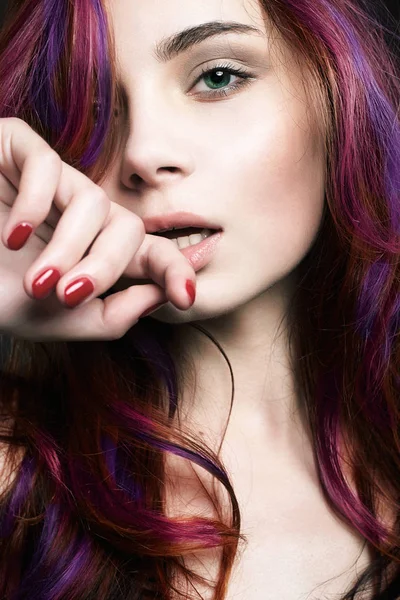 Belle Jeune Femme Couleur Fille Cheveux Avec Maquillage — Photo