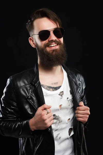 Smiling Hipster Boy Handsome Man Sunglasses Brutal Bearded Man Tattoo — Stock Photo, Image