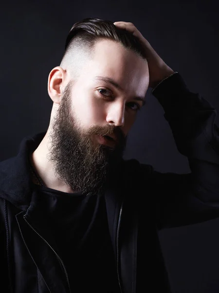 Şık Saç Kesimi Olan Seksi Çocuk Yakışıklı Adam Brutal Hipster — Stok fotoğraf